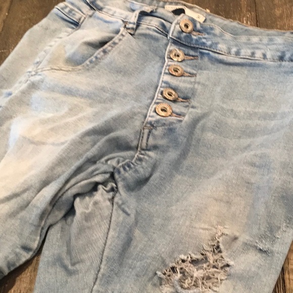 Skinny blue denim jeans with rips from Laulia- 36”. - Depop